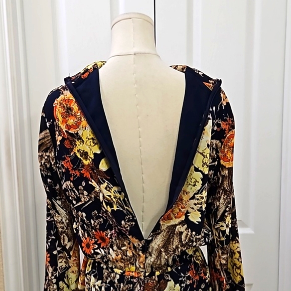 Lucca Multi Color Long Sleeve Short Romper with key hole V Neck Size Medium - Picture 5 of 8